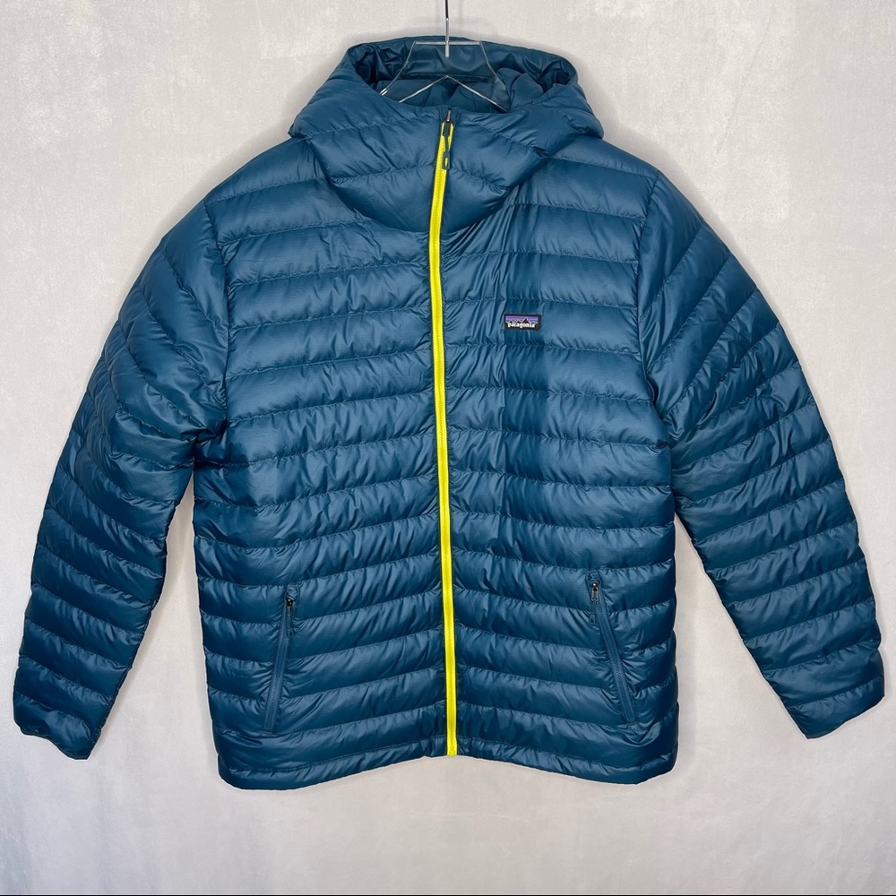 Men’s Patagonia Down Sweater Hoody NWT Size Xl Color Krater Blue.